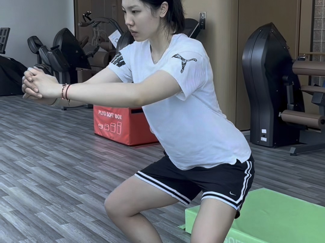 女篮球员如何平衡训练与生活中的双重压力